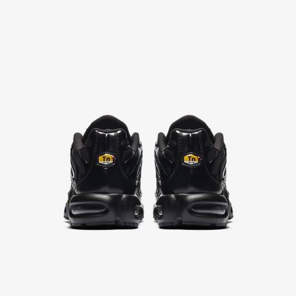 Black Men's Nike Air Max Plus Sneakers | NK369NFD