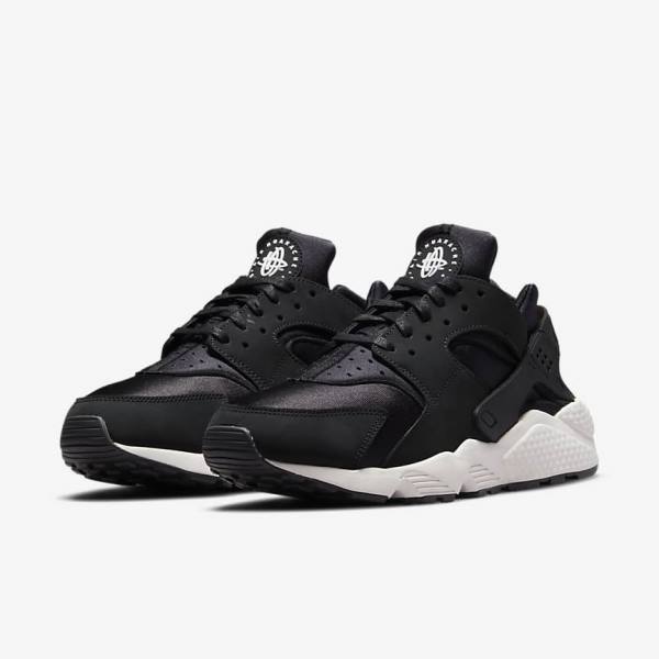 Black / White Men's Nike Air Huarache LE Sneakers | NK307YKX