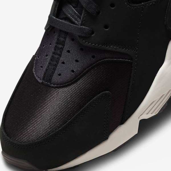 Black / White Men's Nike Air Huarache LE Sneakers | NK307YKX