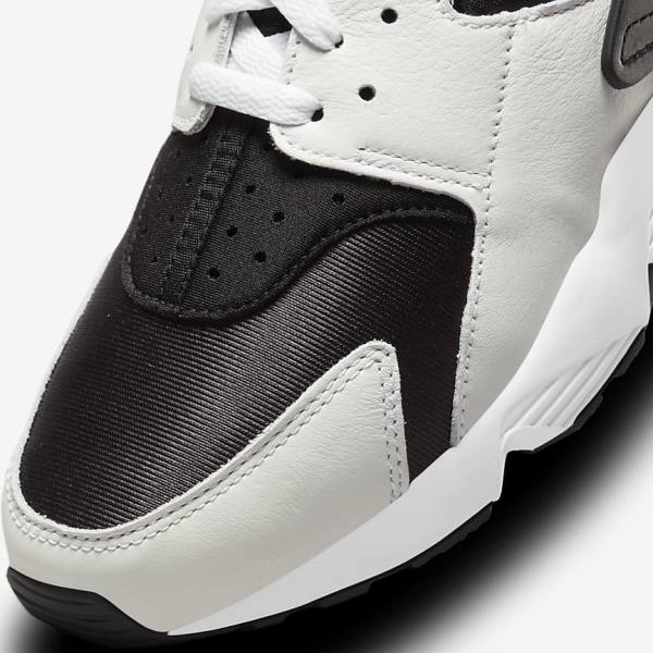 Black / White Men's Nike Air Huarache Sneakers | NK872VGN