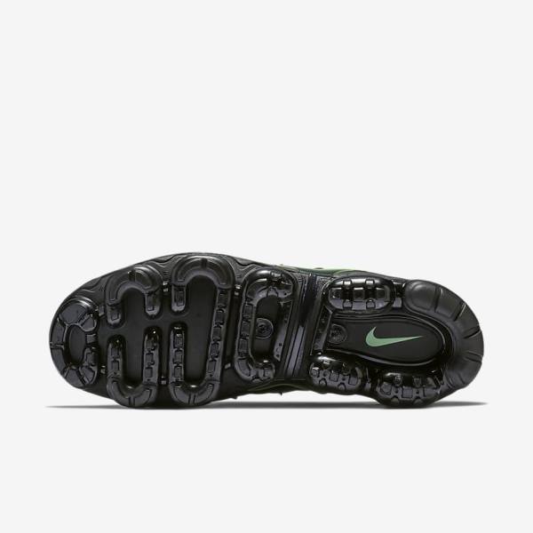 Black / White Men's Nike Air VaporMax Plus Sneakers | NK732ZBK