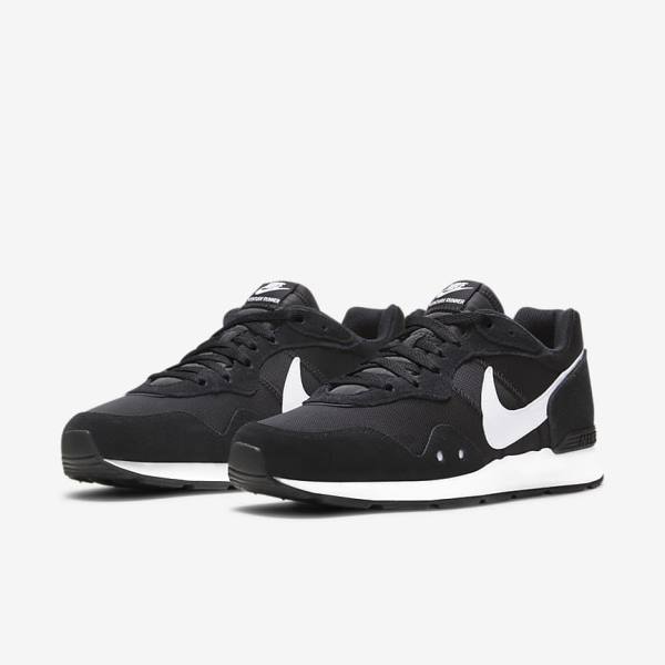 Black / White Men's Nike Venture Runner Sneakers | NK624ZMW