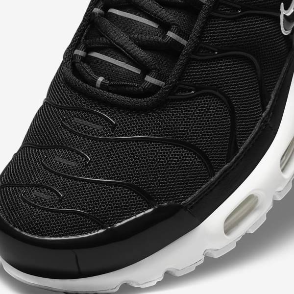 Black / White Women's Nike Air Max Plus Sneakers | NK725UYD